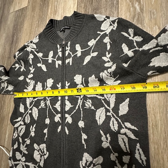 🛍️Leo & Ugo Gray with white floral zipper closure cardigan Size 3 (pit 20 inch) - Picture 6 of 9